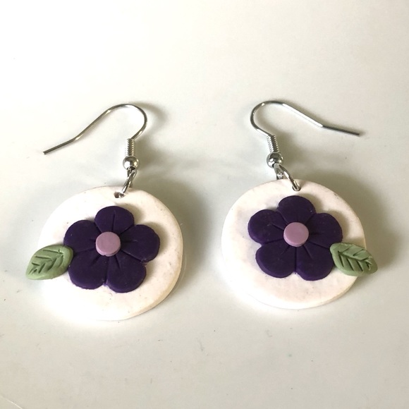 Handcrafted flower earrings - Picture 3 of 5